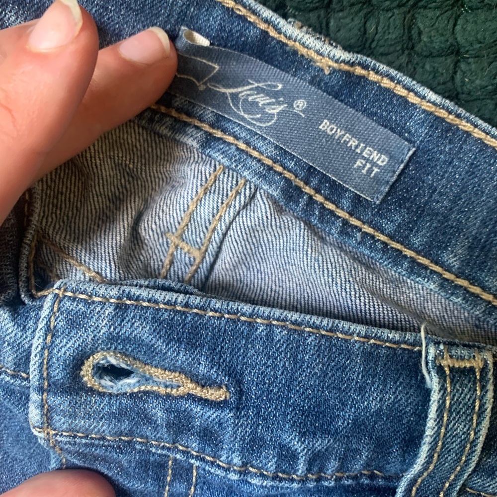 Levi’s womens boyfriend-fit jeans. Only wore once. Size 26